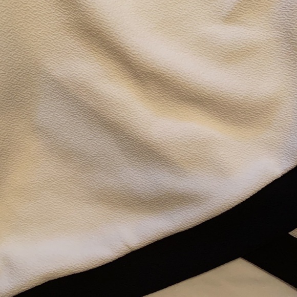 Cute White & Black Dress (Shows Your Curves) - Picture 3 of 3